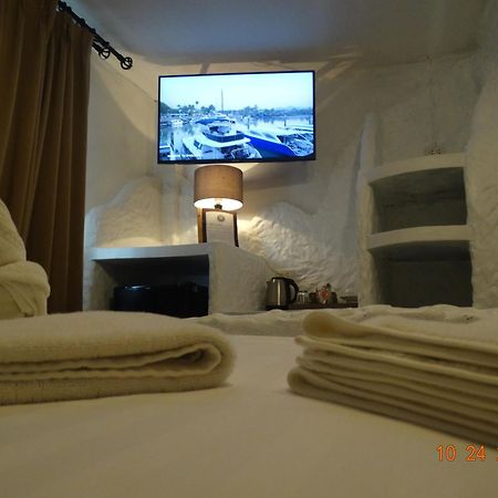 Big Boys' Bed & Burger - Patong Beach Экстерьер фото