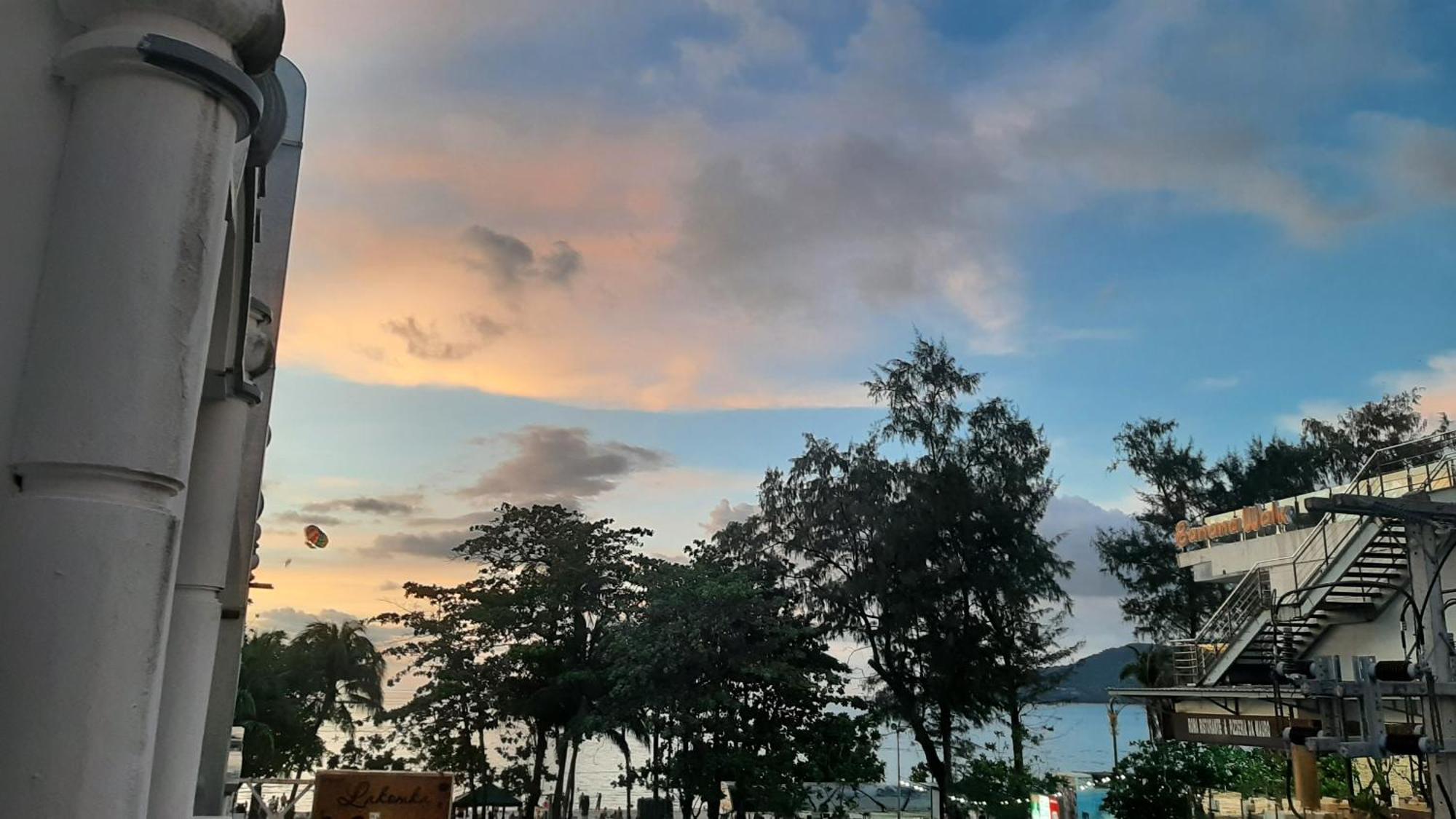 Big Boys' Bed & Burger - Patong Beach Экстерьер фото