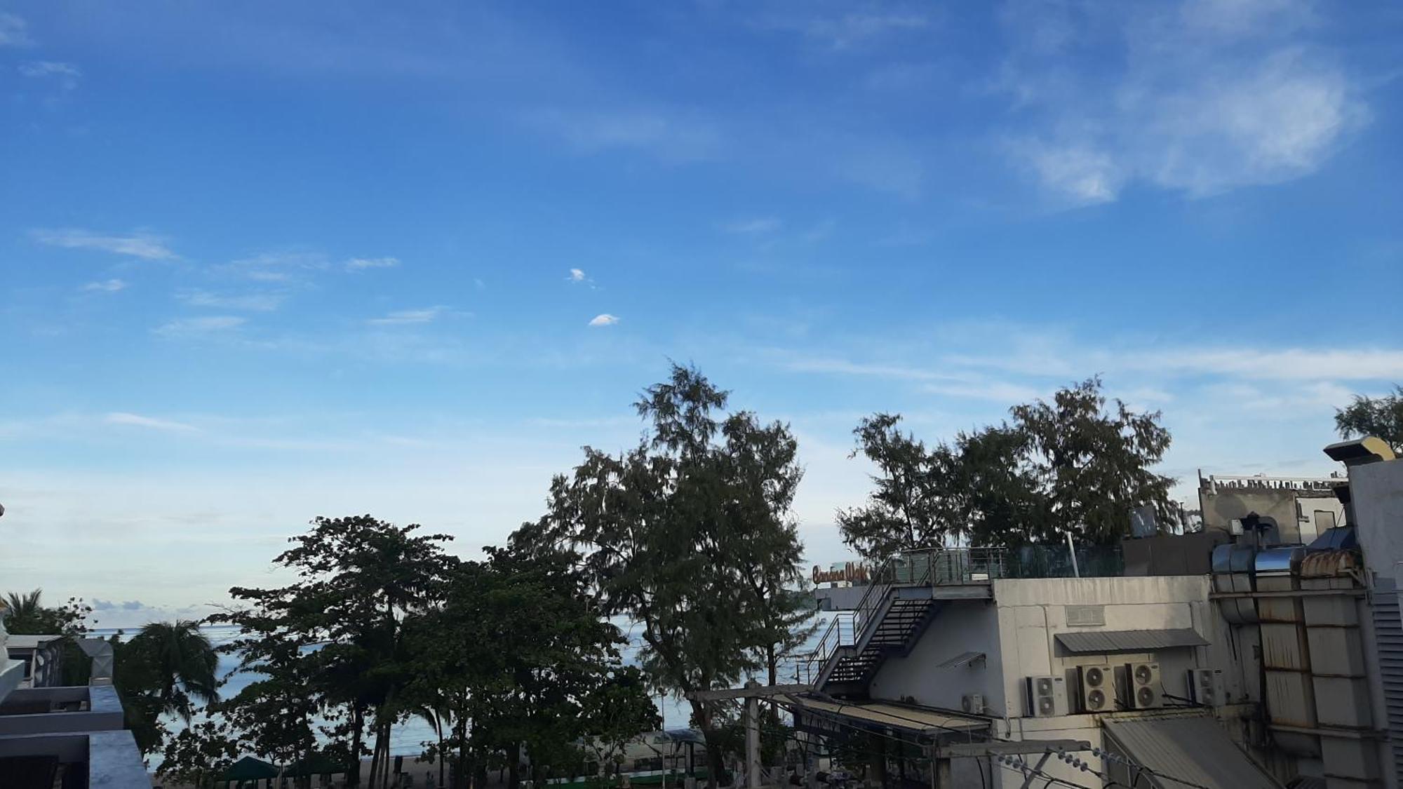 Big Boys' Bed & Burger - Patong Beach Экстерьер фото