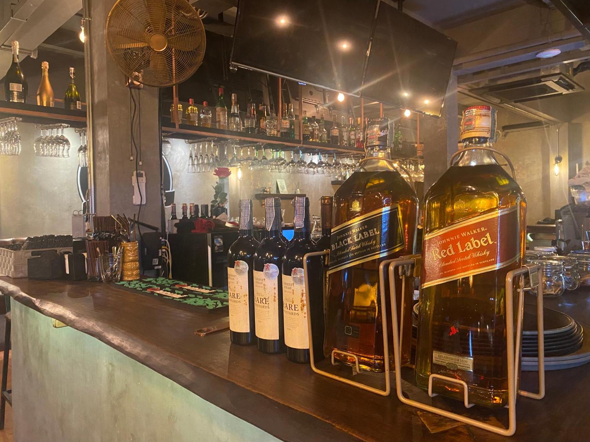 Big Boys' Bed & Burger - Patong Beach Экстерьер фото