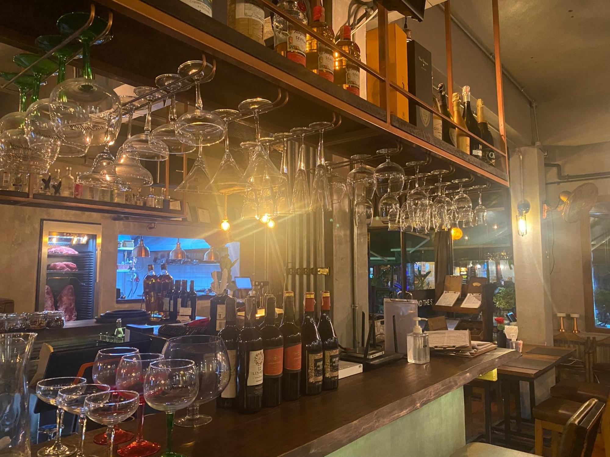 Big Boys' Bed & Burger - Patong Beach Экстерьер фото