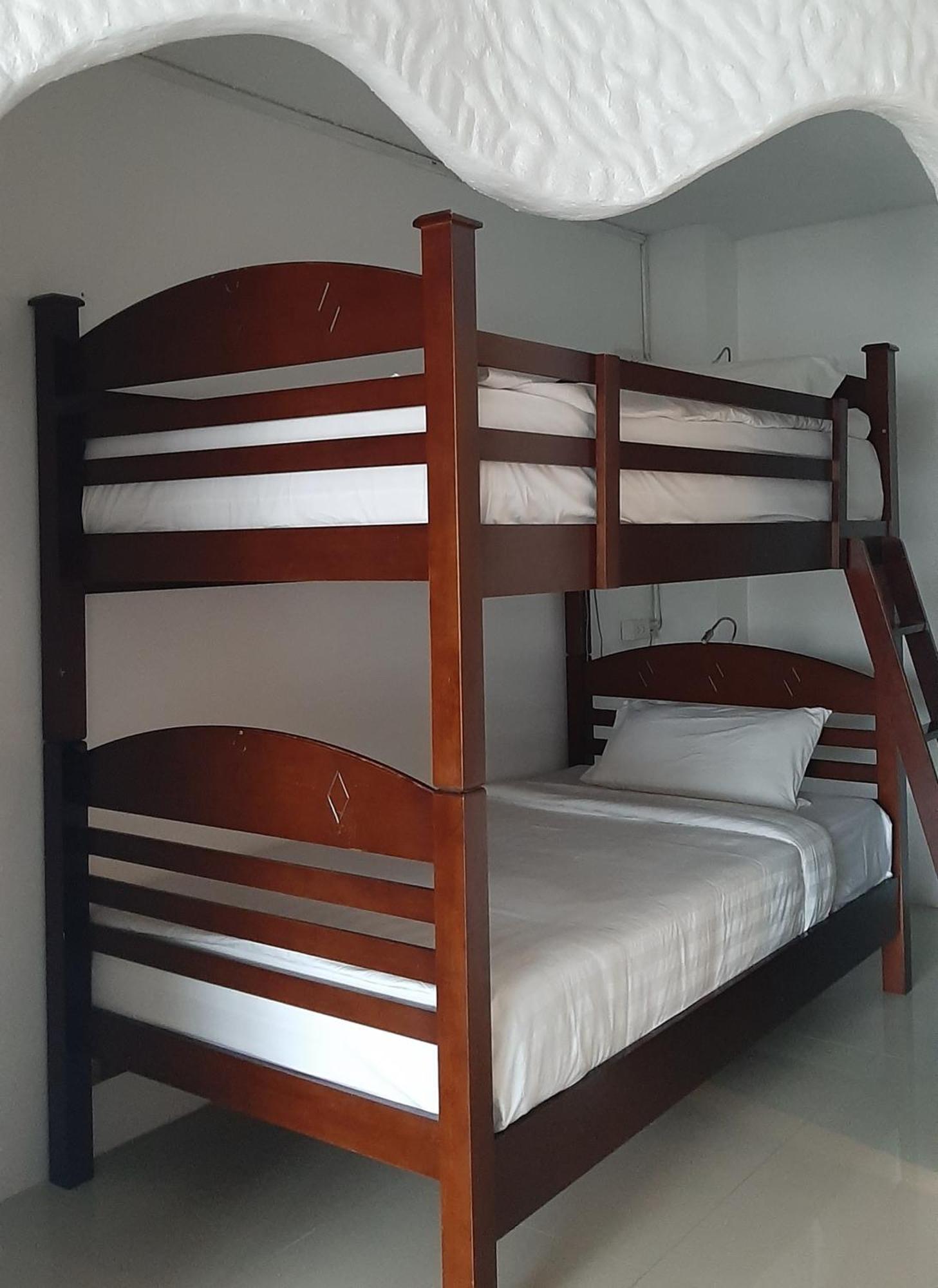 Big Boys' Bed & Burger - Patong Beach Экстерьер фото